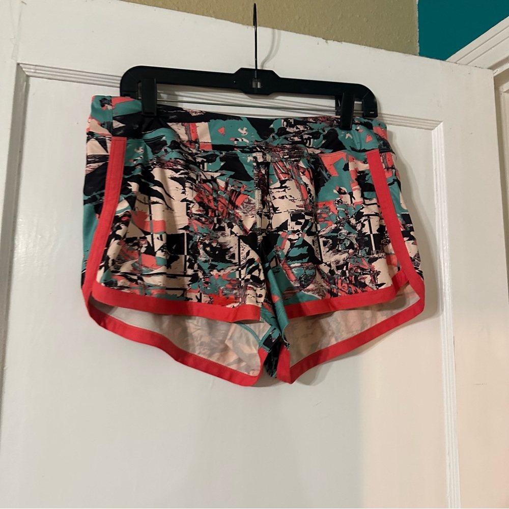 The north face shorts size L